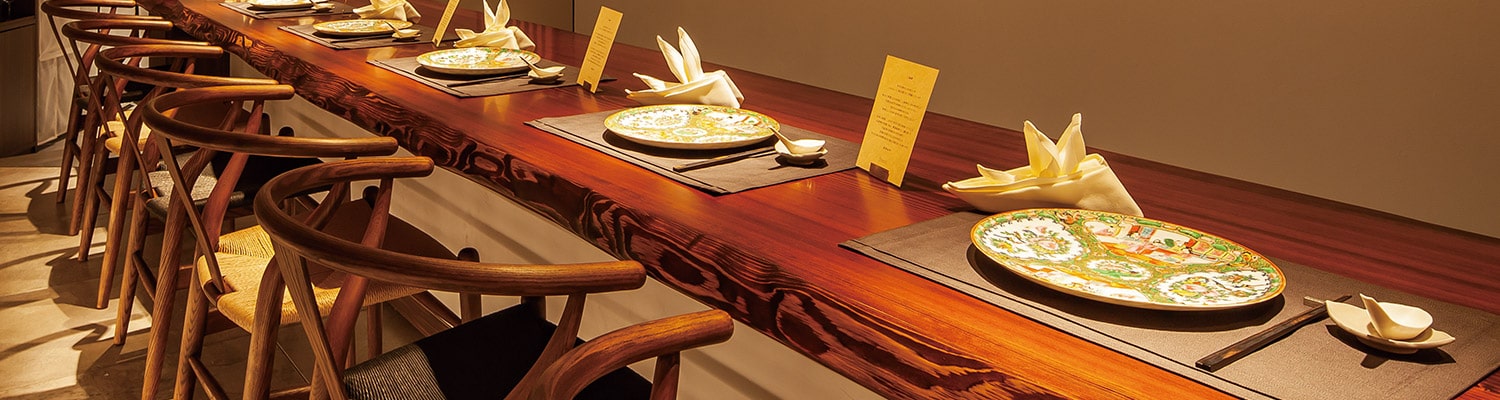 東京港区白金台にある篠原裕幸がオーナーシェフを務める中国料理ShinoiS(シノワ)の7席のカウンター